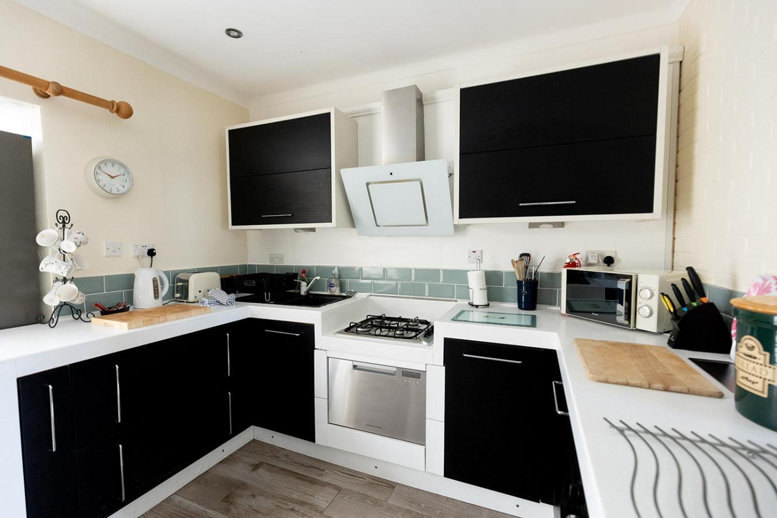 Willow Cottage - Cost 3 Bed Cottage In Penrhyn Bay With Sea Views With Access To Snowdonia Рос-он-Си Экстерьер фото